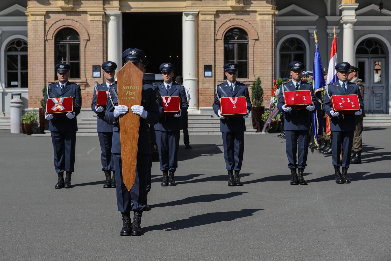 07.09.2023., Zagreb - Posljednji ispracaj generala Antona Tusa na groblju Mirogoj. Brojne osobe iz javnog zivota došle su se posljednji puta oprostiti od preminulog generala Hrvastke vojske.  Photo: Jurica Galoic/PIXSELL