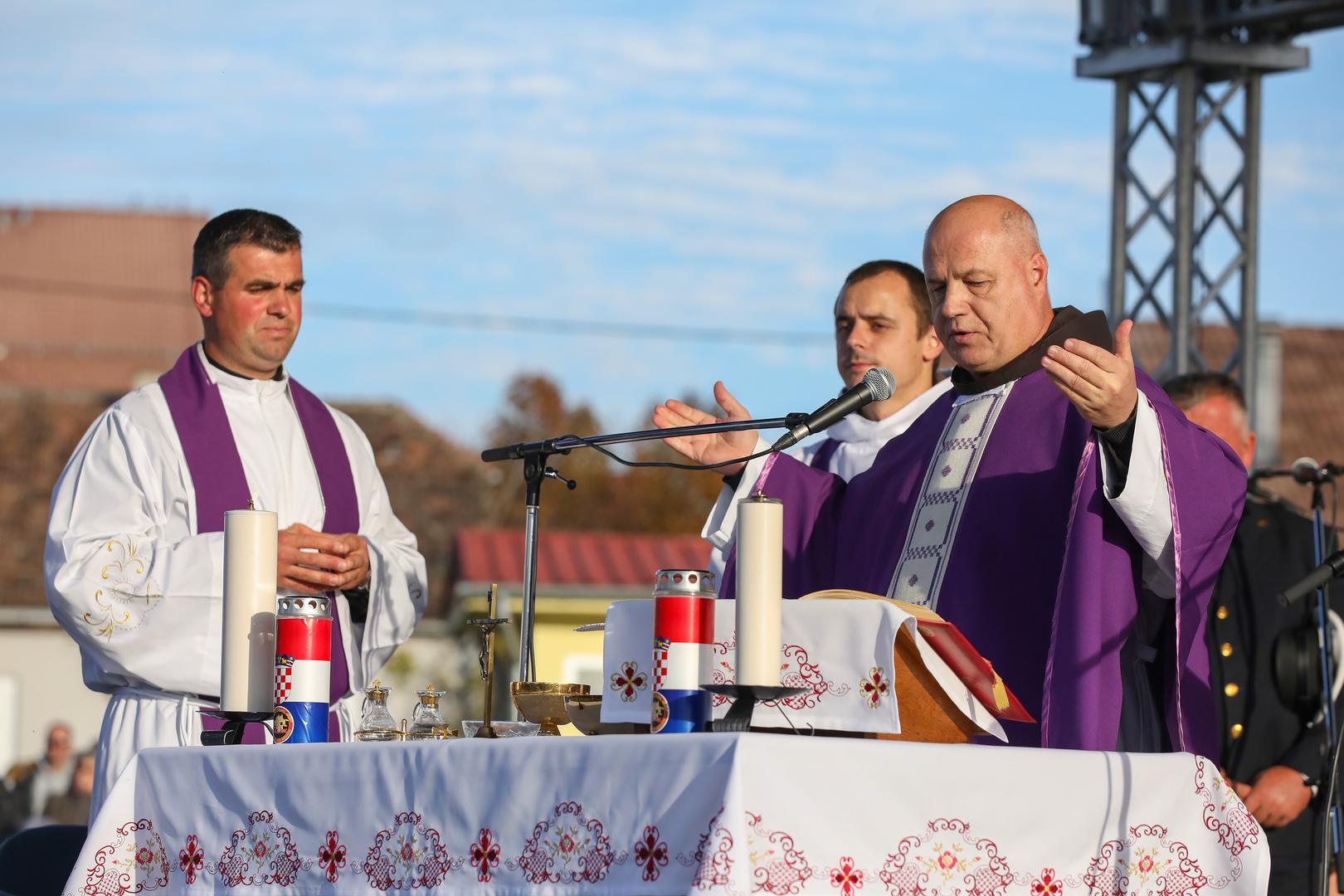 17.11.2022., Vukovar -Predsjednik Republike prisustvovao je otkrivanju spomenika Kati Soljic i sinovima. Photo: Emica Elvedji/PIXSELL