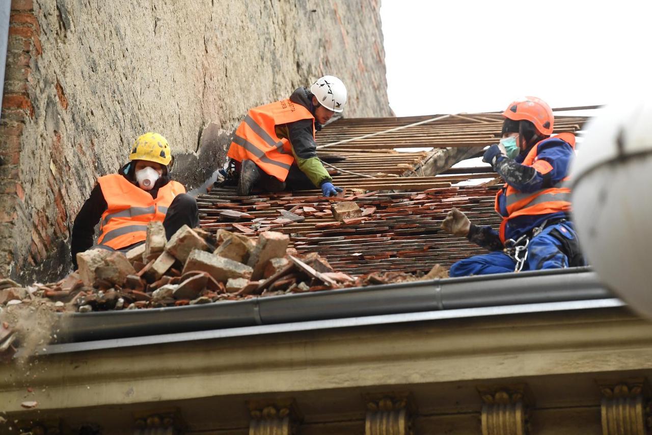 Zagreb: Bogoslov Domagoj Koružnjak ujedno je i vatrogasac te je gasio požare oko Splita