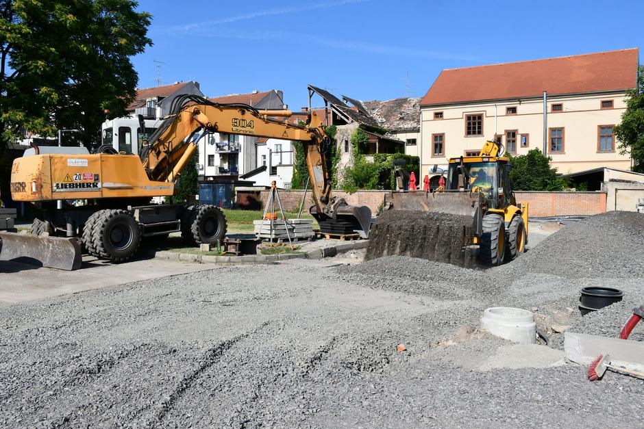 Sisak: U tijeku su radovi na rekonstrukciji parkirališta pored GRAMA-e