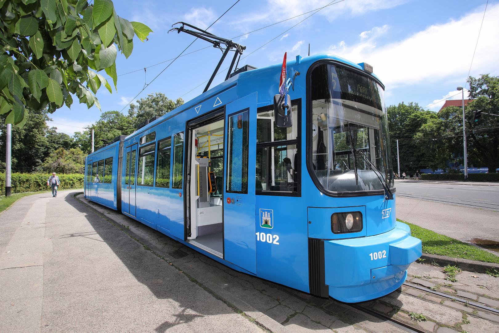 Danas od 12 sati zagrebačkim tračnicama je počeo voziti drugi po redu tramvaj tip GT6-M iz Augsburga. 
