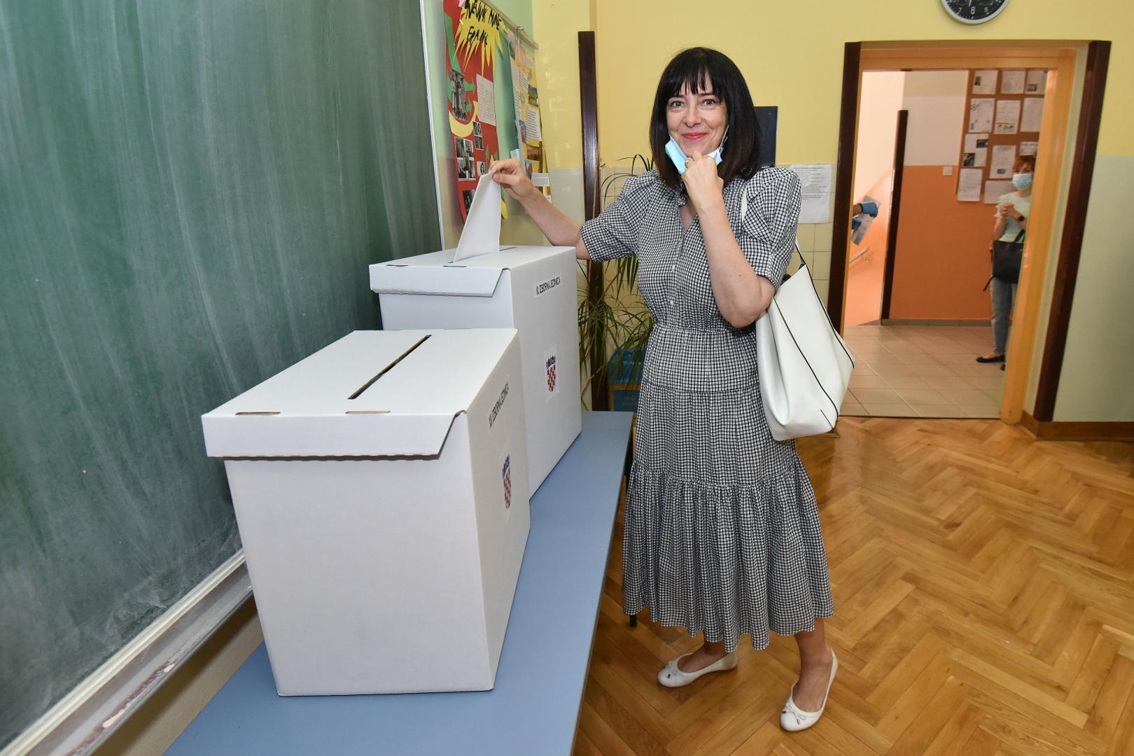 05.07.2020., Varazdin- Nezavisna kandidatkinja na listi HNS-a Blazenka Divjak, glasala na parlamentarnim izborima.
Photo: Vjeran Zganec Rogulja/PIXSELL