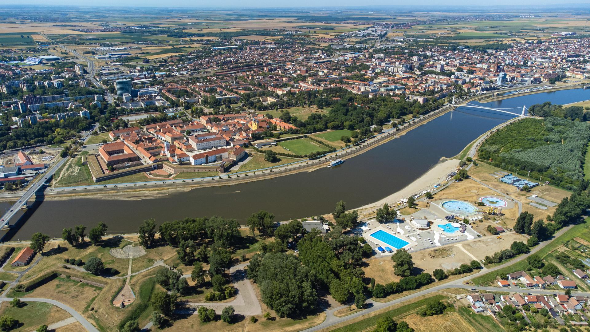 19.07.2022., Osijek - Fotografija iz zraka bazena na Kopiki.   Photo: Davor Javorovic/PIXSELL