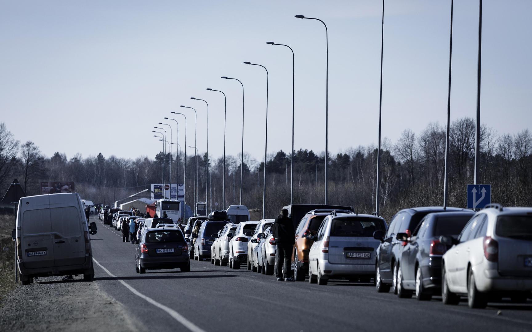 12.03.2022., Yavoriv, Ukrajina - Na granicnom prijelazu u blizini ukrajinskog grada Yavoriv vidljive su kilometarske kolone automobila, kamiona i autobusa na putu u Poljsku. Grad Yavoriv koji se nalazi manje od 30km od Poljske, napadnut je dan nakon sto su snimljene ove fotografije. Photo: Milan Sabic/PIXSELL