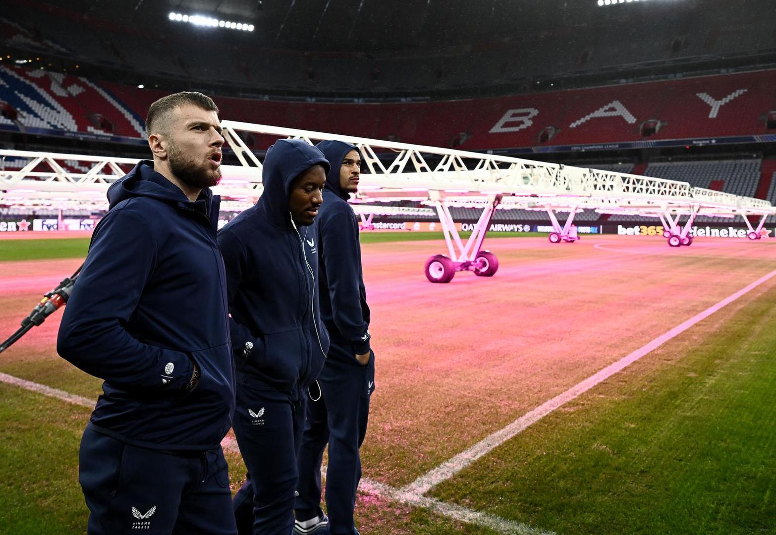 Podsjetimo, utakmica je na rasporedu u 21 sat, a izravni prijenos možete gledati na prvom programu Arena Sporta. Dinamo će imati sjajnu podršku Bad Blue Boysa, u kratkom roku su rasprodane sve ulaznice za gostujući sektor. 