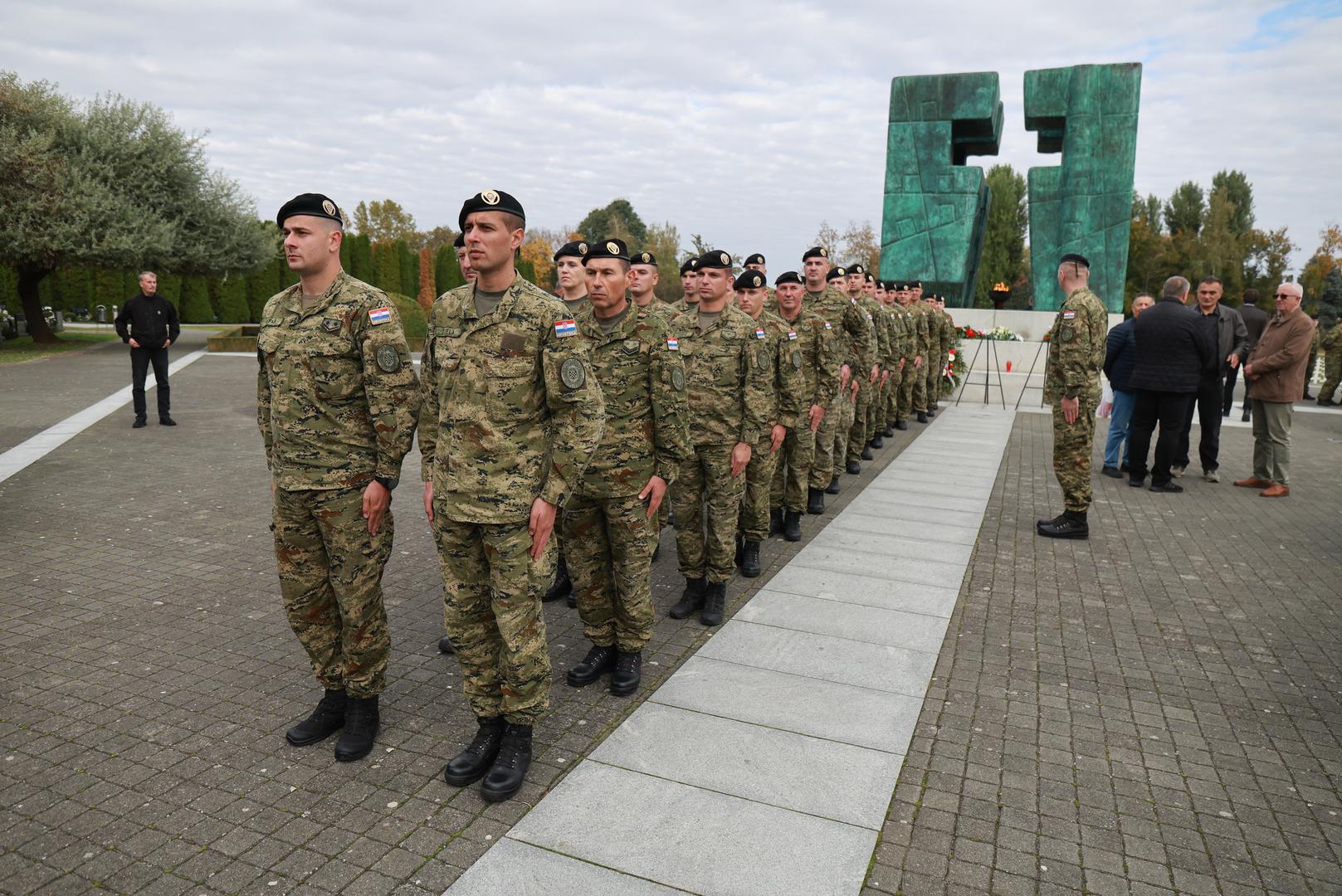 16.10.2024., Vukovar - Memorijalno groblje zrtava iz Domovinskog rata, Obilježavanje 33. godisnjice pogibije general-bojnika Blage Zadre i pukovnika Alfreda Hilla. Program obiljezavanja zapoceo je polaganjem vijenaca na mjesta vjecnih pocivalista general-bojnika Blage Zadre i pukovnika Alfreda Hilla. Photo: Davor Javorovic/PIXSELL