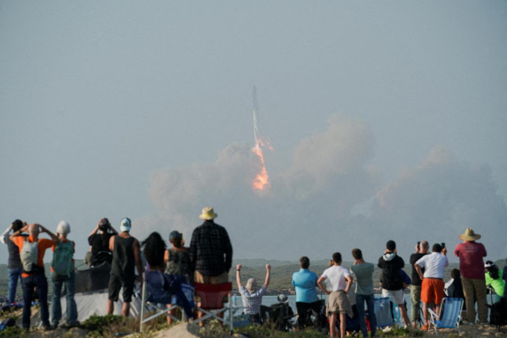 SpaceX's next-generation Starship spacecraft atop its powerful Super Heavy rocket lifts off from the company's Boca Chica launchpad on a brief uncrewed test flight near Brownsville, Texas, U.S. April 20, 2023. REUTERS/Go Nakamura REFILE - CORRECTING INFORMATION      TPX IMAGES OF THE DAY Photo: GO NAKAMURA/REUTERS