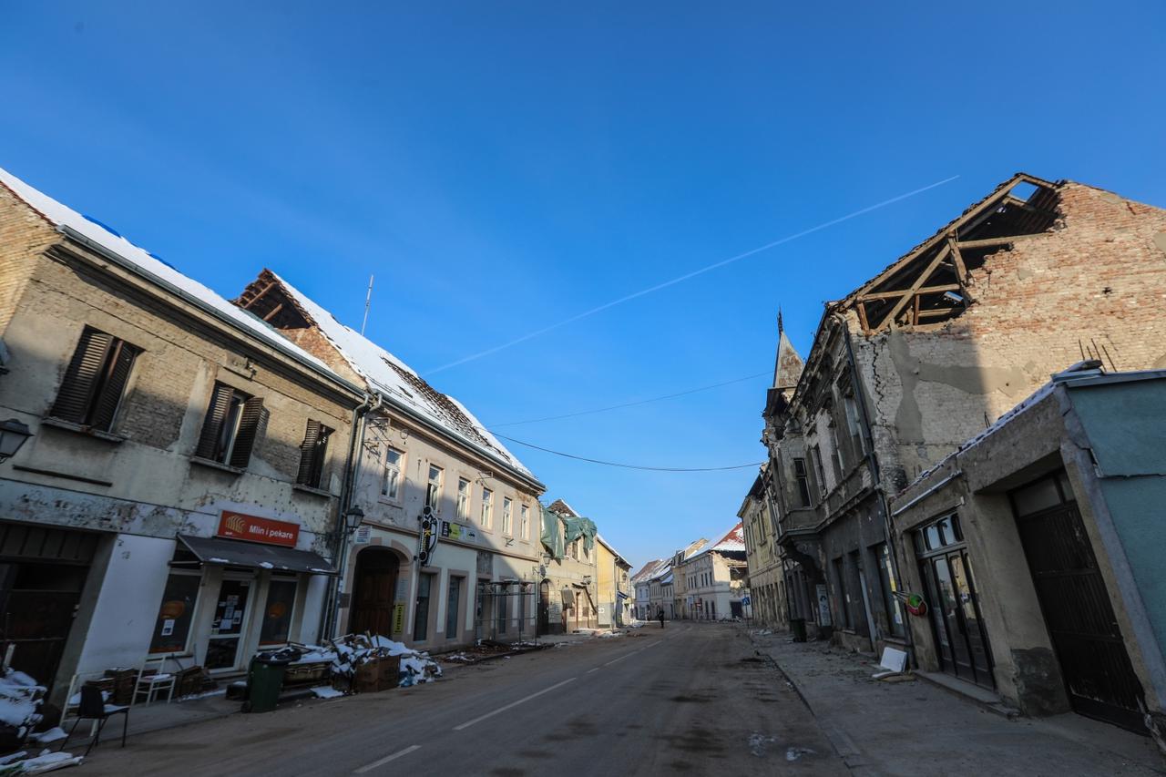 Prazna Petrinja: Potres razrušio centar grada