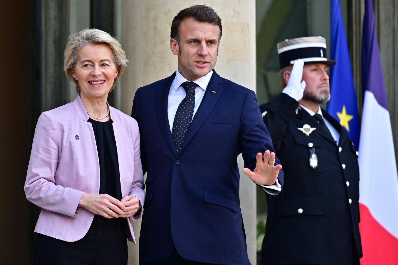 Le président français Emmanuel Macron accueille des dirigeants européens pour discuter de la situation en Ukraine et de la sécurité européenne lors d'un sommet informel au palais présidentiel de l'Elysée à Paris