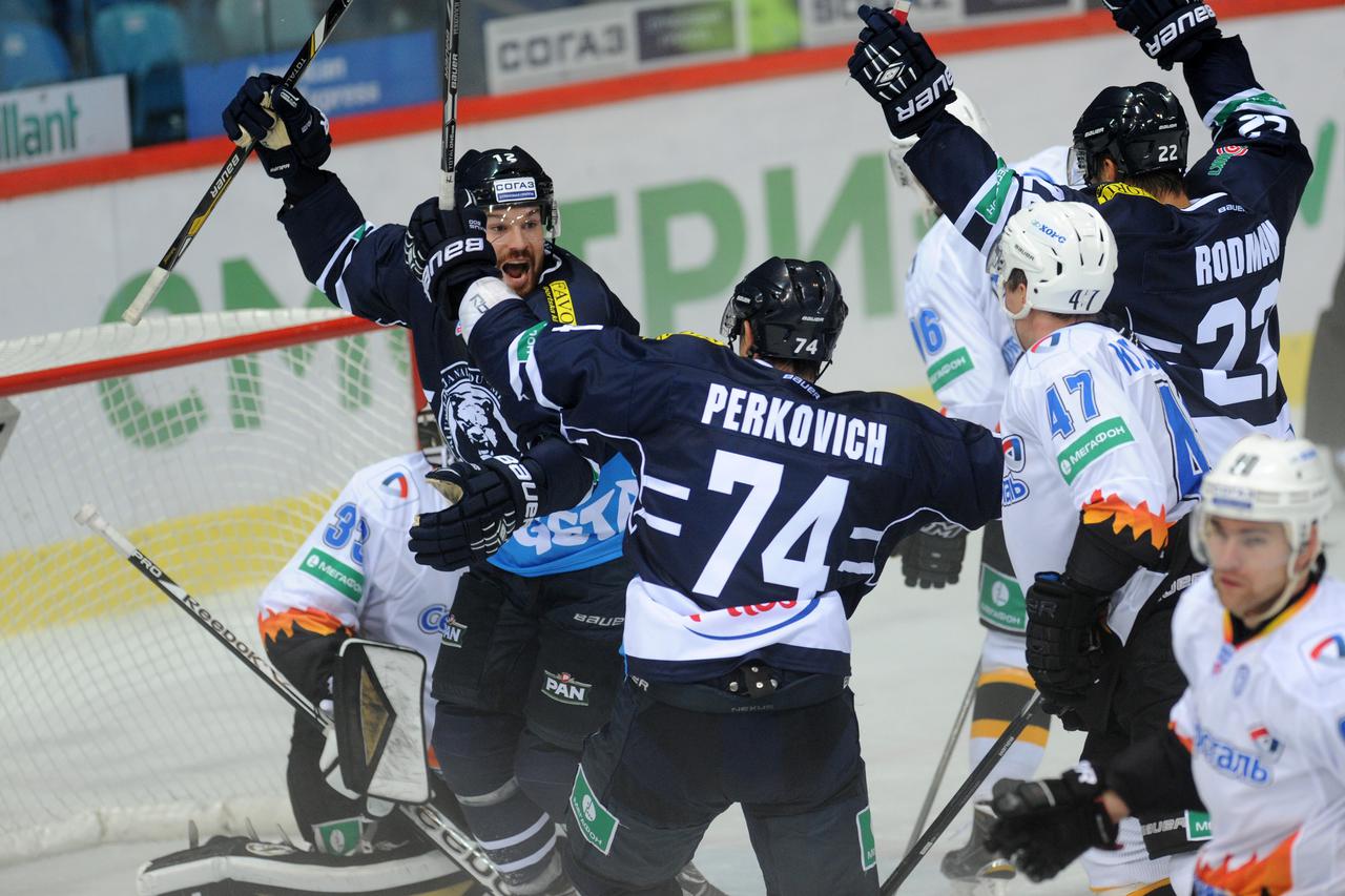 14.09.2014., Dom sportova, Zagreb - KHL, 5. kolo, KHL Medvescak - Sjeverstalj Cerepovec. Brandon Segal, Nathan Perkovich. Photo: Daniel Kasap/PIXSELL