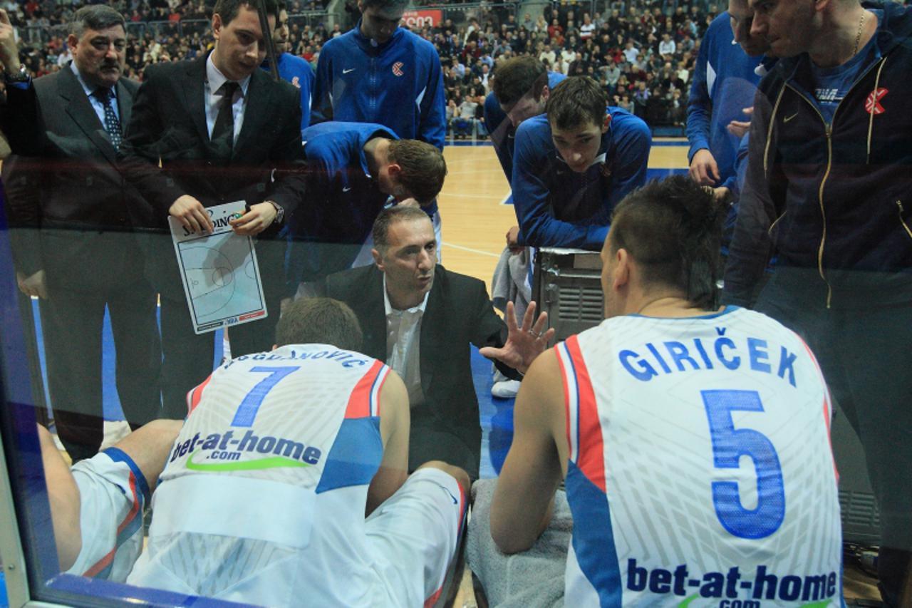 \'28.12.2010.,KC Drazen Petrovic,Zagreb - NLB liga, 13. kolo, KK Cibona - KK Partizan. Trener Radulovic Zdravko i Gordan Giricek Photo: Zeljko Lukunic/PIXSELL\'