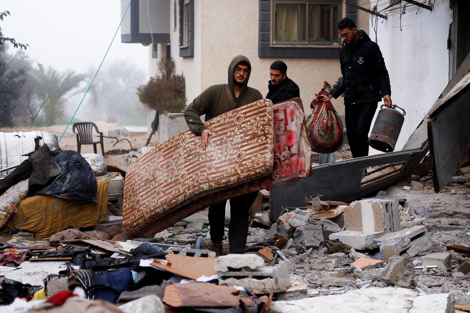 Palestinians carry belongings at the site of an Israeli strike on a house, amid the ongoing conflict between Israel and the Palestinian Islamist group Hamas, in Rafah in the southern Gaza Strip, February 9, 2024. REUTERS/Ibraheem Abu Mustafa Photo: IBRAHEEM ABU MUSTAFA/REUTERS