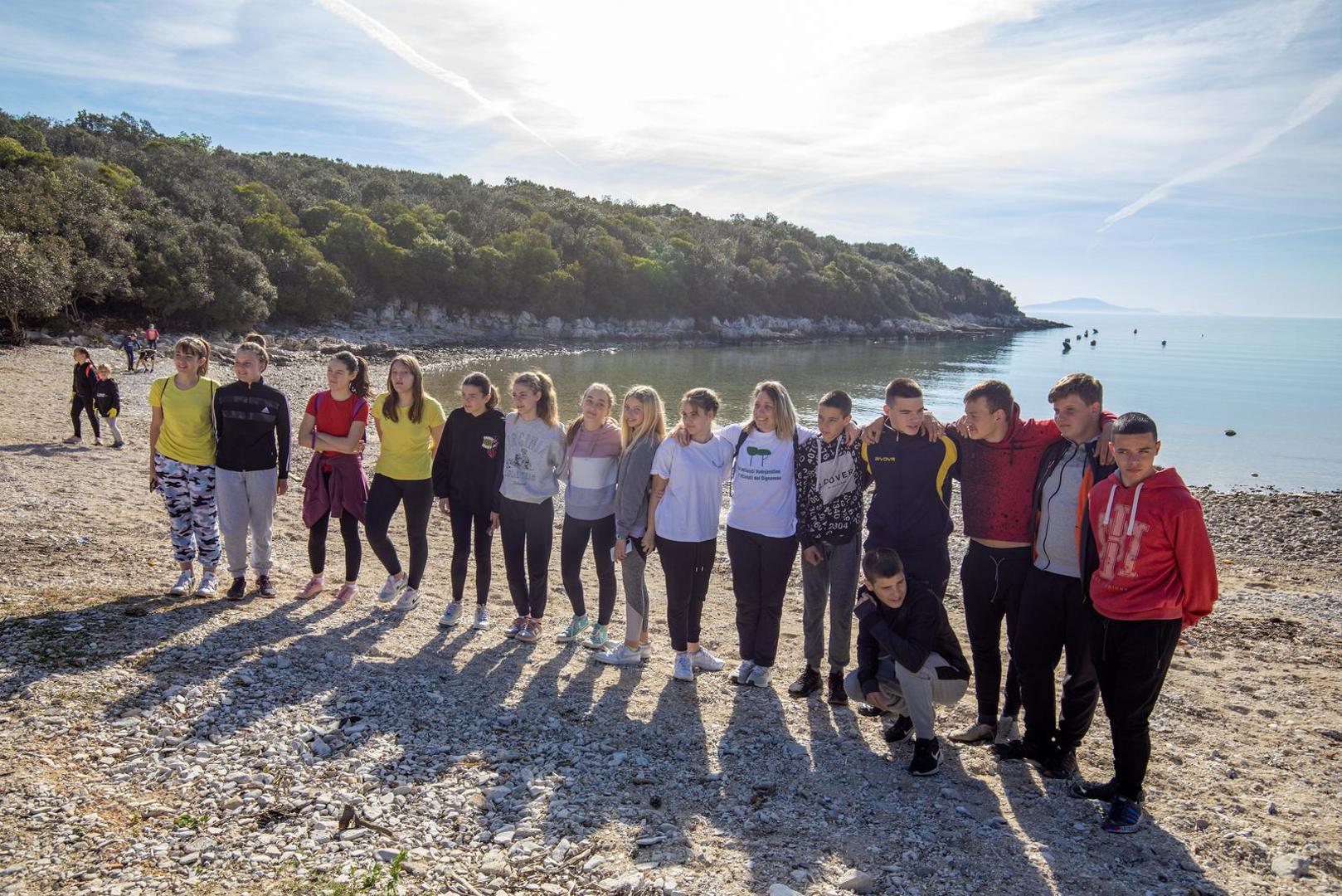 22.04.2023.., Pula  -

U sklopu akcije Vecernjeg lista Rezolucija zemlja u obalnom podrucju Sisana volonteri ciste obalno podrucje i sumu uvale Kale. Eko aktivisti Vodnjanstine i Liznjana Photo: Srecko Niketic/PIXSELL