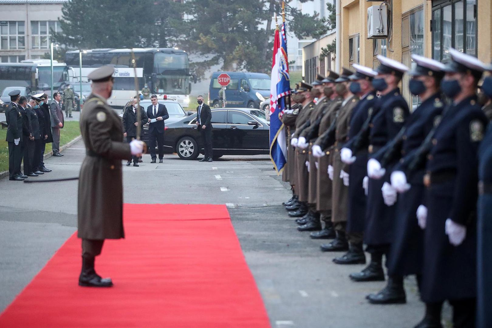 21.12.2020., Zagreb - Predsjednik Republike i vrhovni zapovjednik Oruzanih snaga Republike Hrvatske Zoran Milanovic, uz ministra obrane Maria Banozica i nacelnika Glavnog stozera Oruzanih snaga RH admirala Roberta Hranja sudjelovao je na obiljezavanju 29. obljetnice osnutka Hrvatskog vojnog ucilista Dr. Franjo Tudjman i svecanoj promociji polaznika preddiplomskih i diplomskih sveucilisnih studija Vojno inzenjerstvo i Vojno vodjenje i upravljanje, koja se odrzala u vojarni Petar Zrinski na Hrvatskom vojnom ucilistu Doktor Franjo Tudjman. 
Photo: Goran Stanzl/PIXSELL