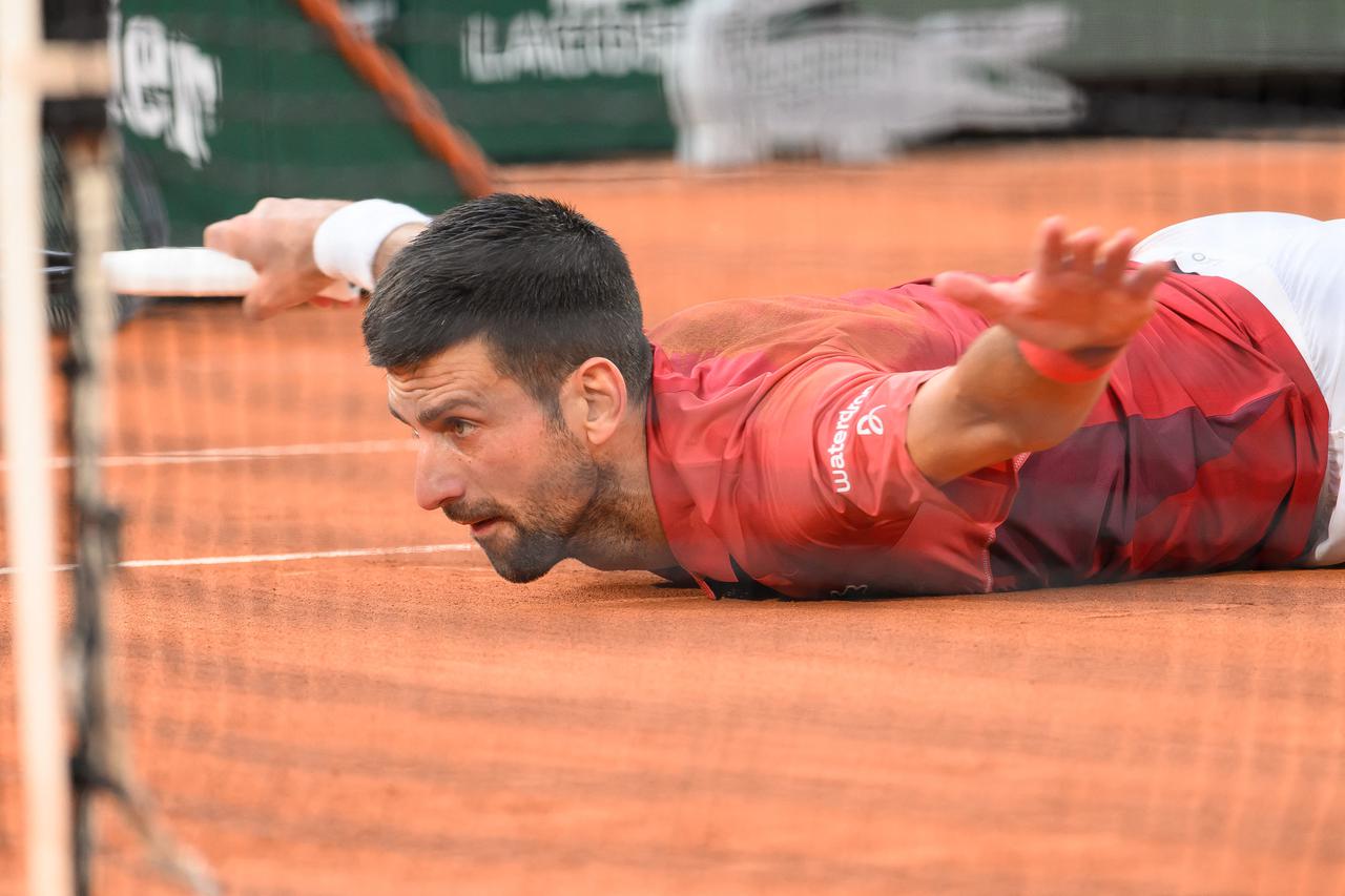Đoković osigurao četvrtfinale Roland Garrosa, možda se povlači zbog problema s koljenom