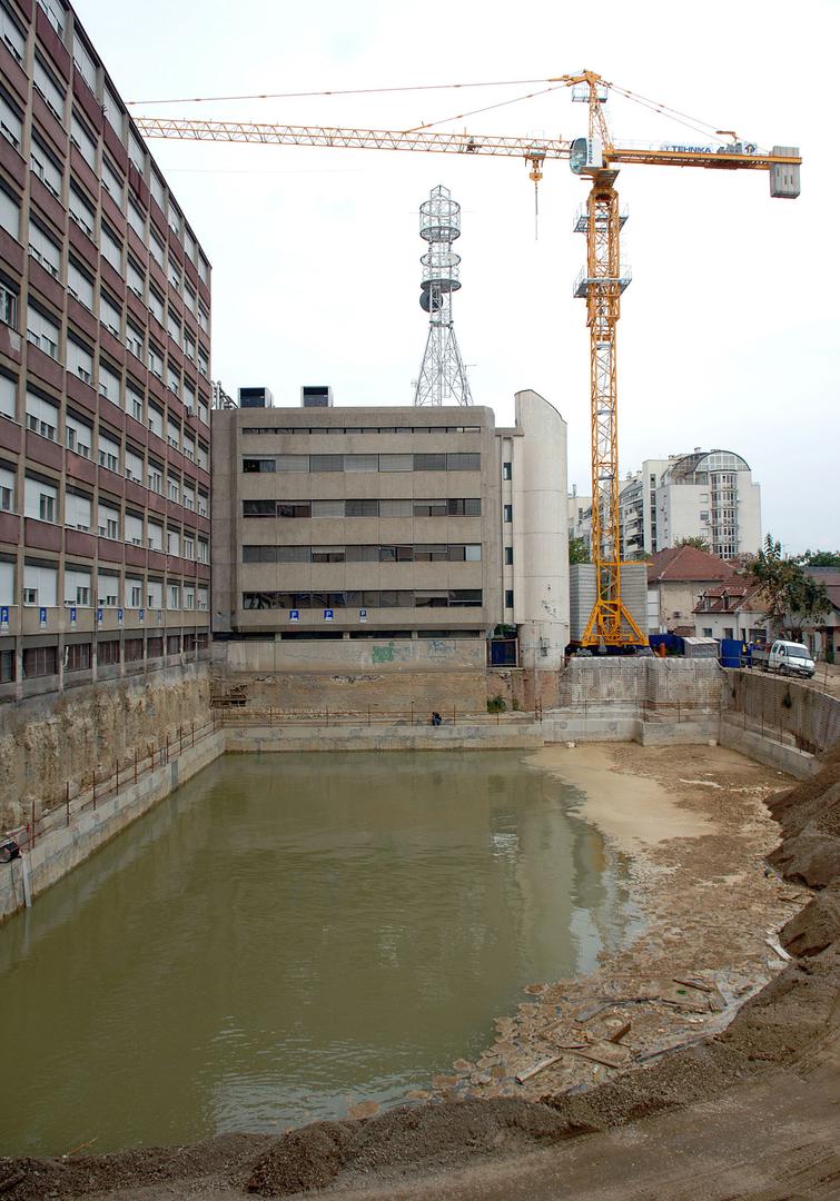 23.09.2007.,Zagreb,Kupska ulica - Dio ulice urusio se zbog izvodjenja gradjevinskih radova na izgradnji poslovne zgrade Hrvatske elektroprivrede (HEP) s podzemnom garazom i trafostanicom. r"nPhoto: Marko Lukunic/PIXSELL