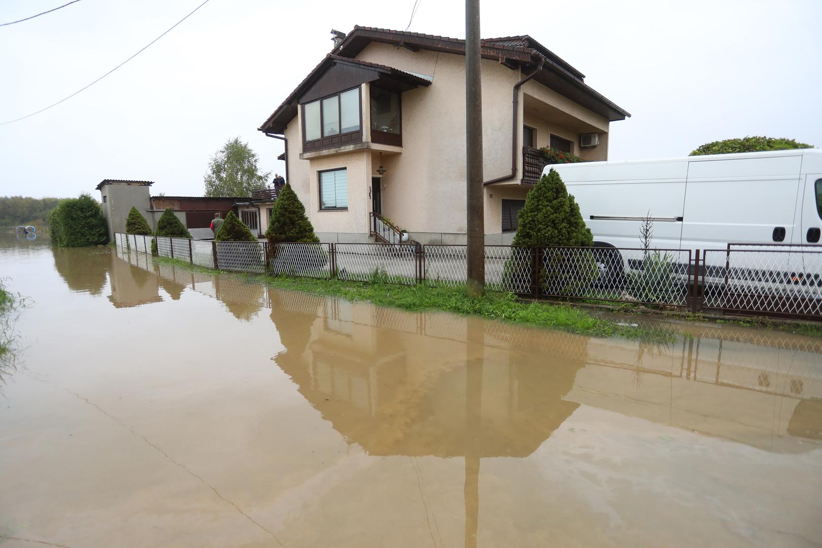 04.10.2024., Karlovac - Zbog visokog vodostaja rijeke Kupe koji je u 9 sati bio na 768 cm proglasene su izvanredne mjere od poplava.  Photo: Kristina Stedul Fabac/PIXSELL