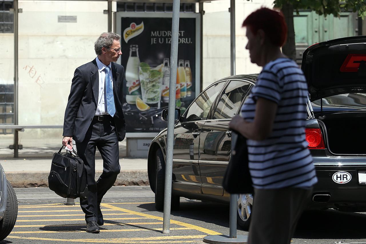 15.07.2015., Zagreb - Guverner Hrvatske narodne banke Boris Vujcic izlazi iz zgrade HNB-a.  Photo: Goran Stanzl/PIXSELL