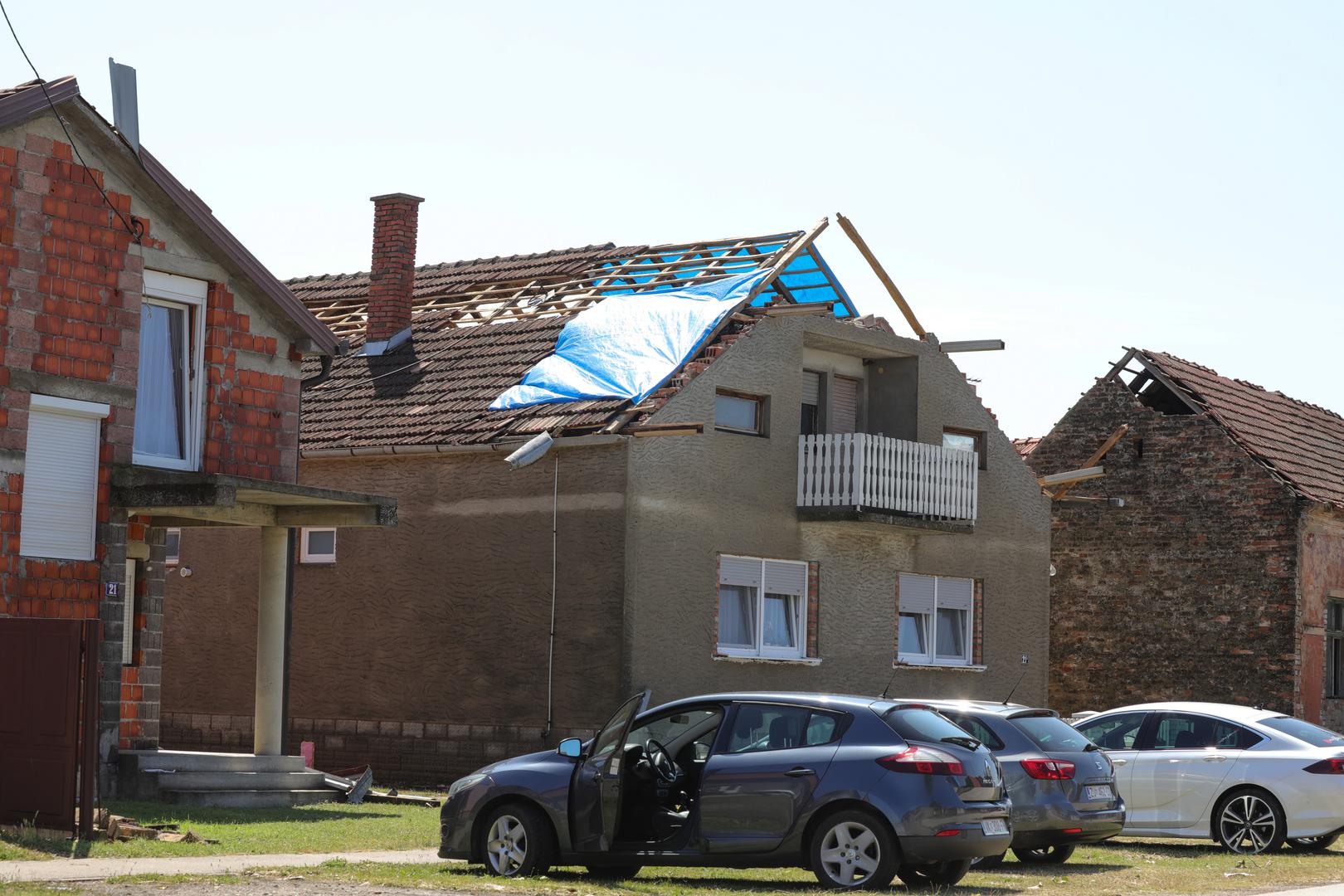 20.07.2023., Vinkovci - Gradiste, Andrijasevci i Cerna slavonska sela koja su jako strradala od posljednjeg olujnog nevremena. Stanovnici pokusavaju sanirati stetu. Photo: Dubravka Petric/PIXSELL