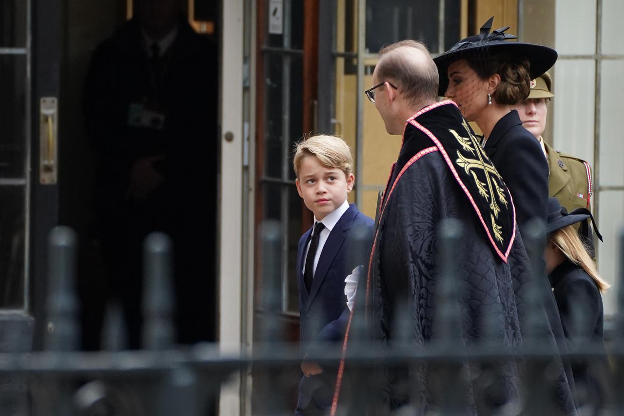 Kate Middleton s djecom dolazi na sprovod kraljice Elizabete II.