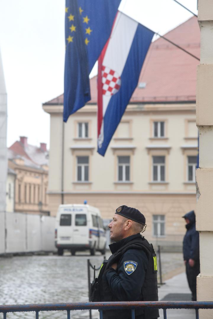 12.05.2023., Zagreb - Interventna policija ispred zgrade Vlade RH na Markovom trgu zbog prijetnji premijeru Andreju Plenkovicu i drugim clanovima Vlade. Photo: Josip Regovic/PIXSELL