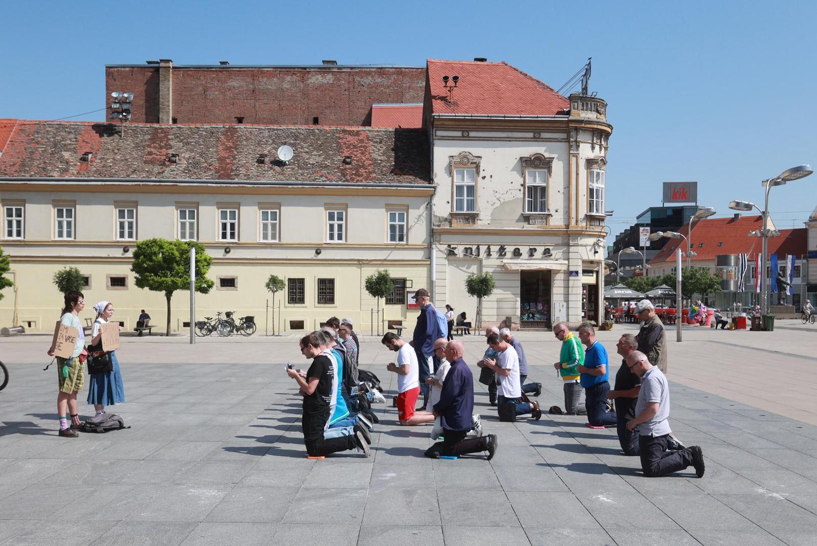 03.06.2022.,Osijek - Gradjanke protiv molitelja krunica Photo: Davor Javorovic/PIXSELL