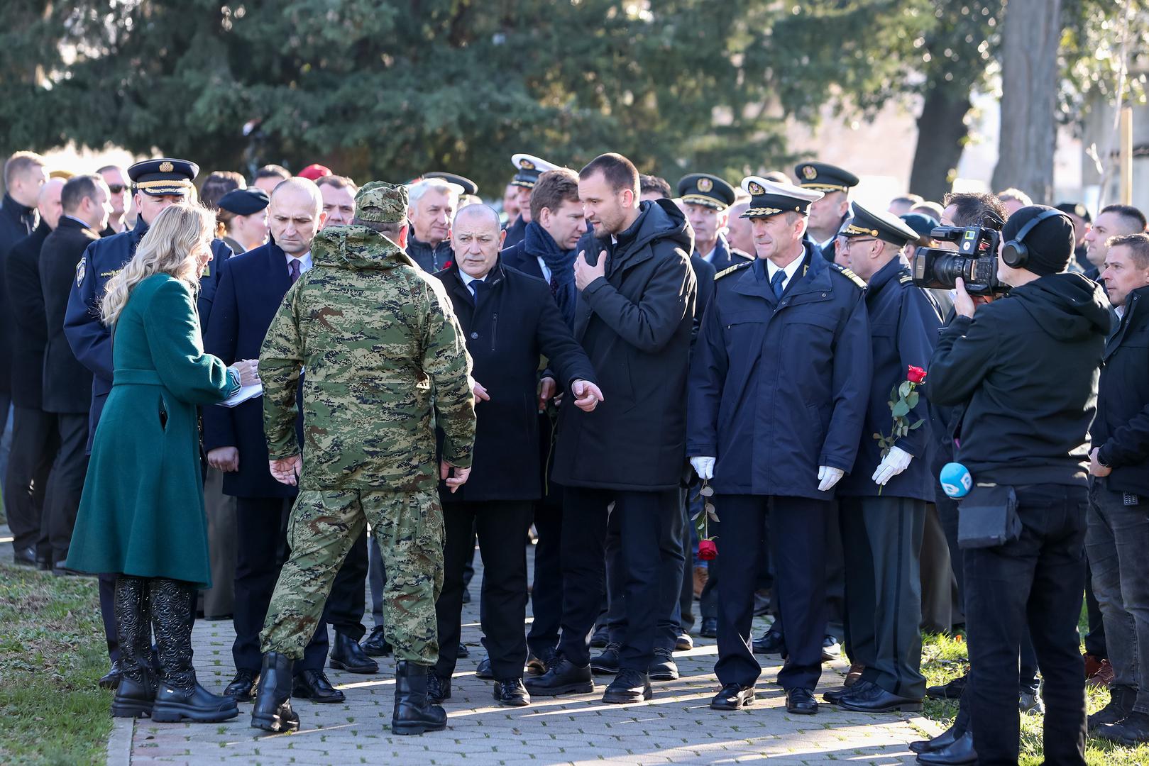 22.01.2024., Zadar - Odavanje pocasti u parku u uvali Jazine kod spomenika hrvatskim braniteljima Photo: Sime Zelic/PIXSELL