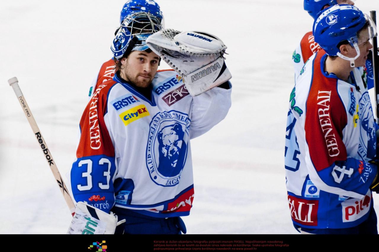 '09.12.2011, Hala Tivoli, Ljubljana, SLO, EBEL, HDD Tilia Olimpija vs KHL Medvescak Zagreb, im Bild Robert Kristan (KHL Medvescak Zagreb, #33) greets fans // during ice-hockey match between HDD Tilia 