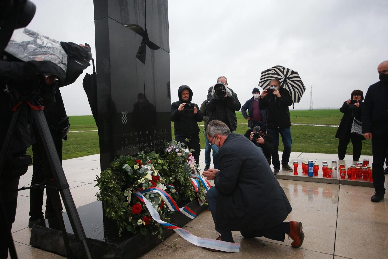 17.11.2020., Ovcara, Vukovar - Clanovi Srpskog narodnog vijeca Milorad Pupovac, potpredsjednik Vlade RH Boris Milosevic i izaslanik Predsjednika Vlade Srbije Veran Matic odali su pocast zrtvama rata. 
Photo: PIXSELL