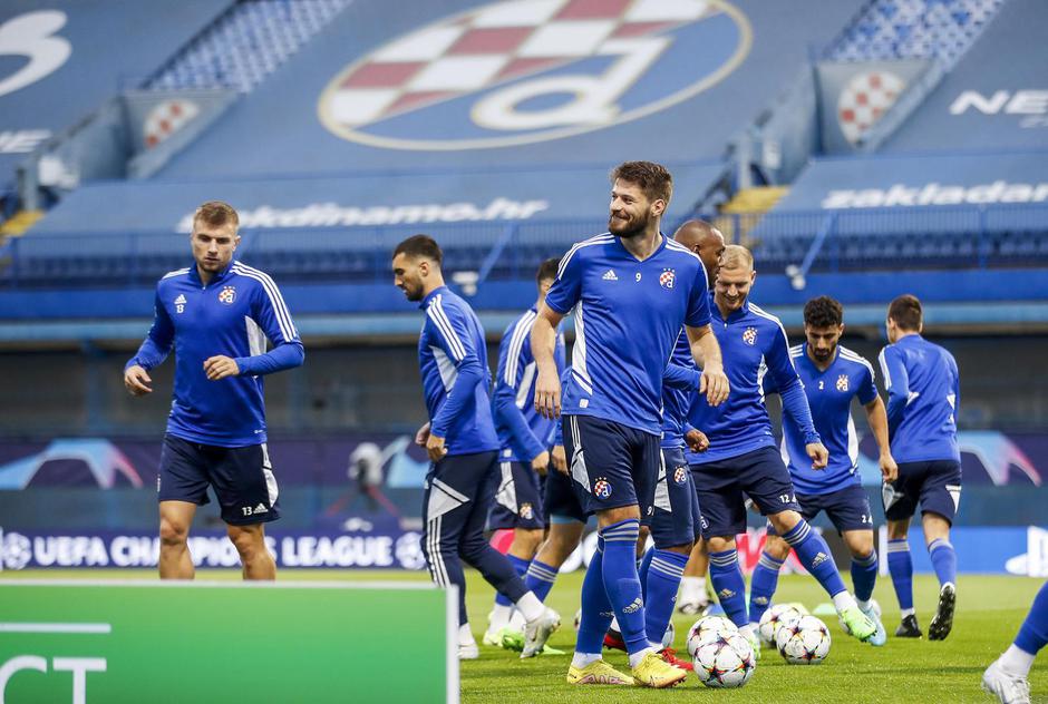 Zagreb: Nogometaši Dinama odradili su večernji trening