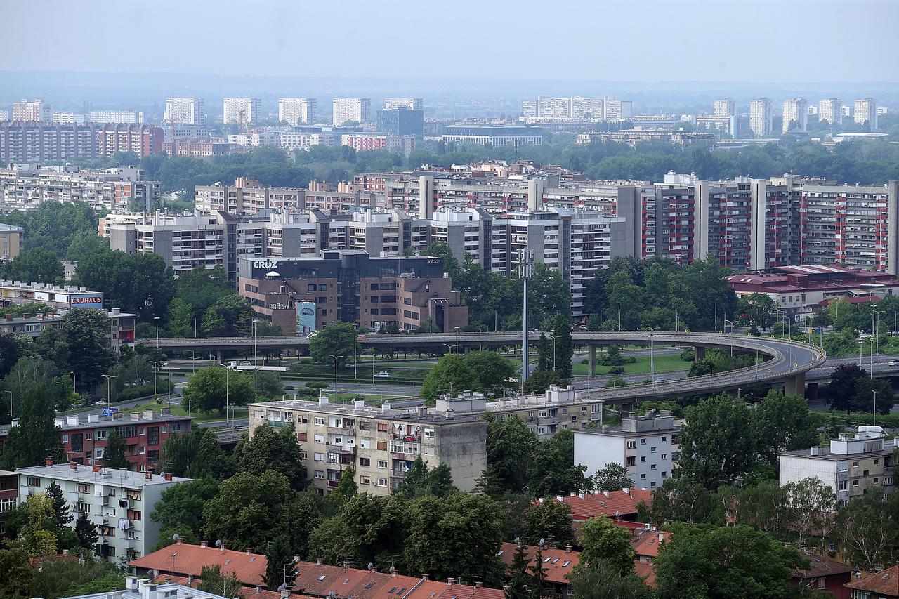 Pogled na panoramu Zagreba sa zadnjeg kata nebodera Zagrebtower