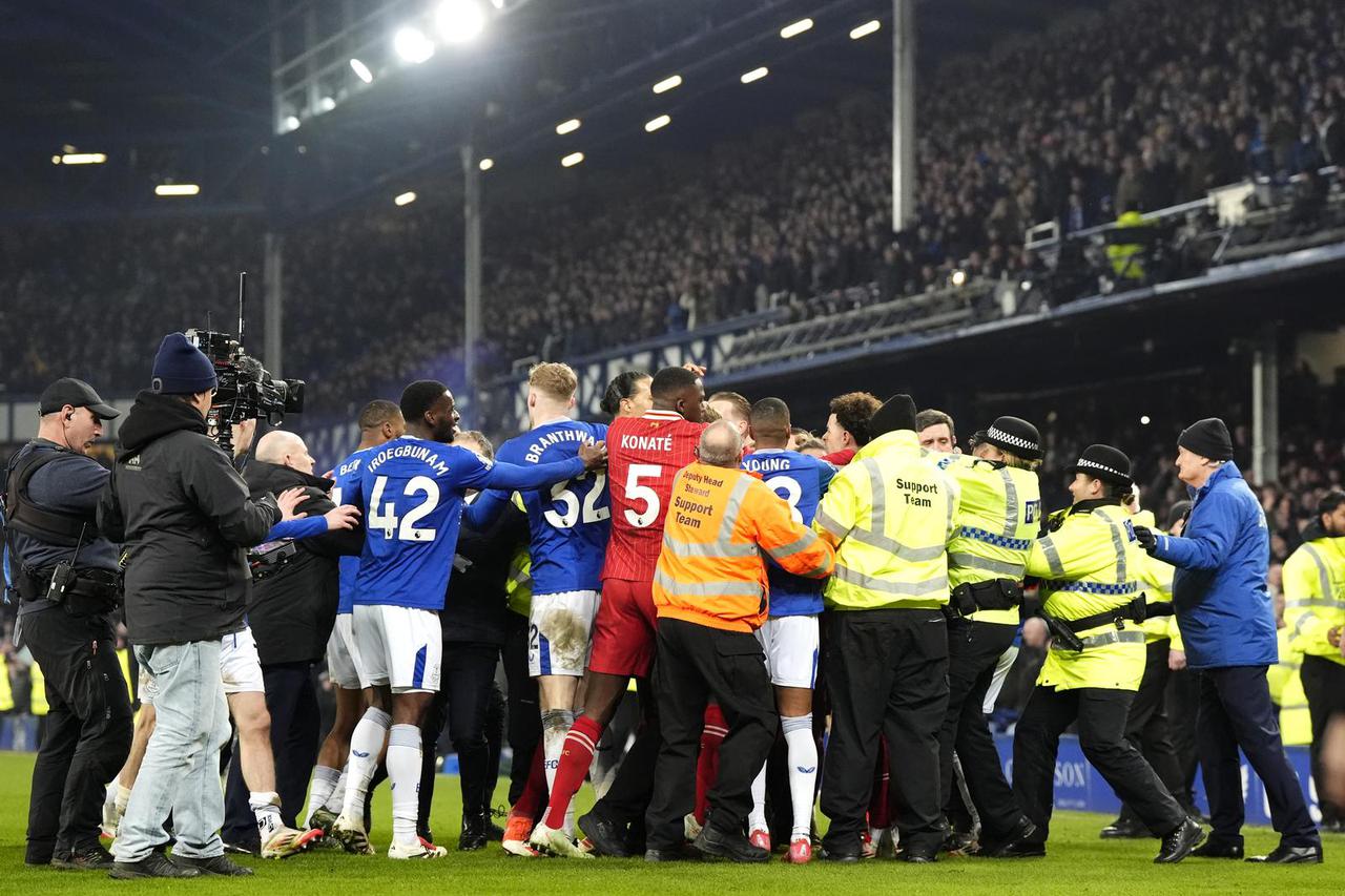 Everton v Liverpool - Premier League - Goodison Park