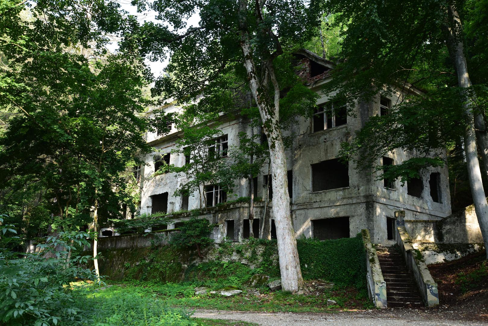 Najpoznatija zagrebačka ukleta lokacija je zasigurno napušteni i zaboravljeni sanatorij za liječenje plućnih bolesti Brestovac.