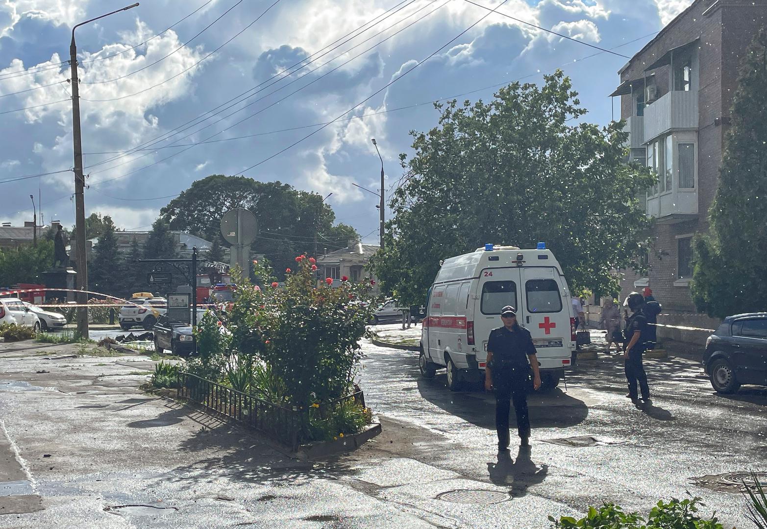 Police officers block a street near the site of the blast in the center of Taganrog, Russia July 28, 2023.  REUTERS/Stringer  NO RESALES. NO ARCHIVES. Photo: Stringer/REUTERS