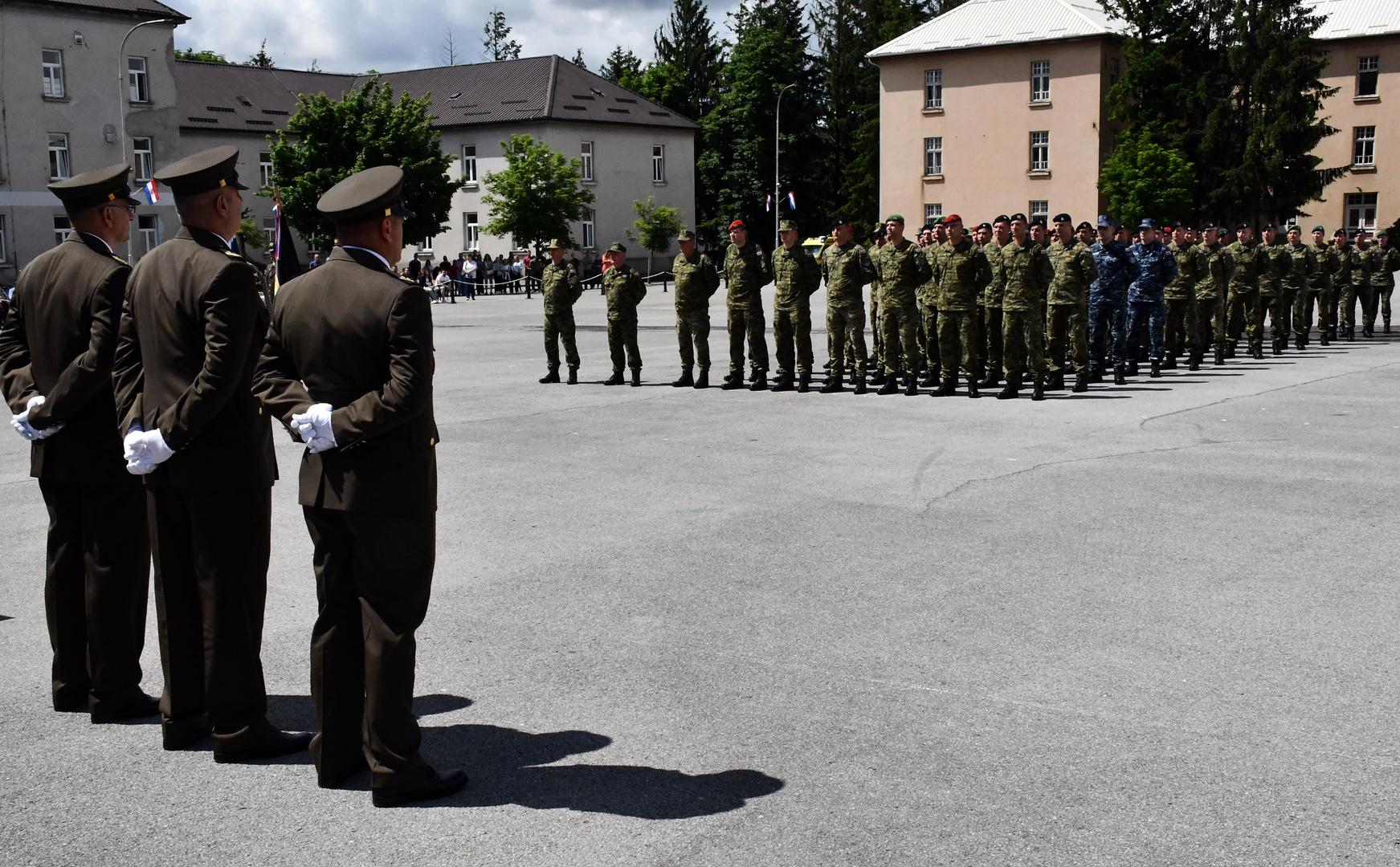 07.06.2023., Pozega - U vojarni 123. brigade HV u Pozegi odrzana je svecana promocija polaznika 30. narastaja Izobrazbe za razvoj vodja Docasnicke skole "Damir Tomljanovic Gavran". Izobrazbu je uspjesno zavrsilo 16 polaznica i 58 polaznika, a cilj izobrazbe stjecanje znanja i kompetencija za uspjesno obnasanje prvih docasnickih duznosti i provedbu zadaca na ustrojbenim mjestima skupnika. Photo: Ivica Galovic/PIXSELL