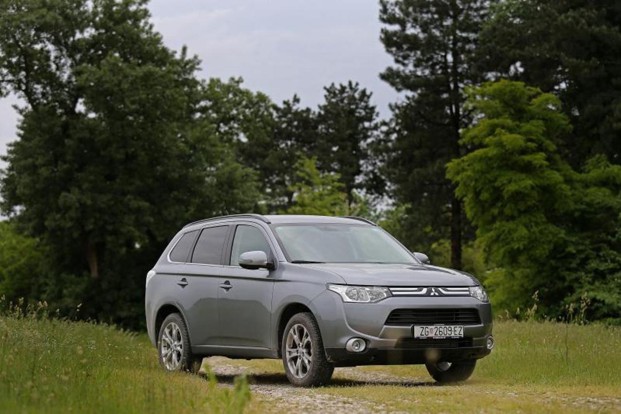 mitsubishi outlander (1)