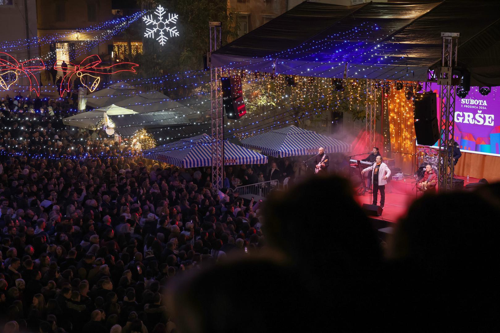 24.11.2024., Zadar - Koncertom Mladena Grdovica pocelo ovogodisnje izdenje Adventa u Zadru Photo: Sime Zelic/PIXSELL