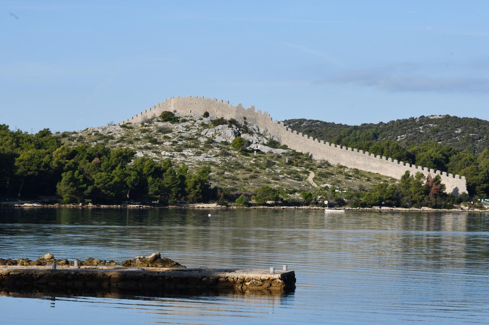 Vjerovali ili ne, Hrvatska ima svoj 'kineski zid'. Naime, Grebaštica - Zid na Oštrici ili Bedem Grebaštica popularno je nazvan Kineski zid, a  sagrađen je 1497. godine. Dao ga je izgraditi mletački dužd Augusto Barbadigo.