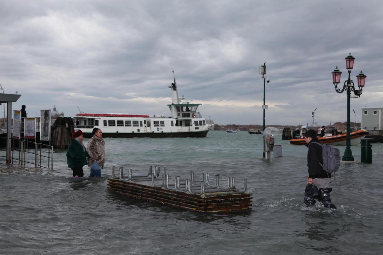 Flood in Venice: high water at 154 cm