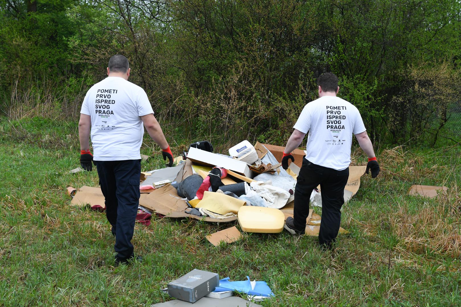 22.04.2022., Slunjska brda, Karlovac -  Vecernjakova akcija ciscenja u sklopu projekta "Rezolucija Zemlja". Photo: Bruno Fantulin/PIXSELL