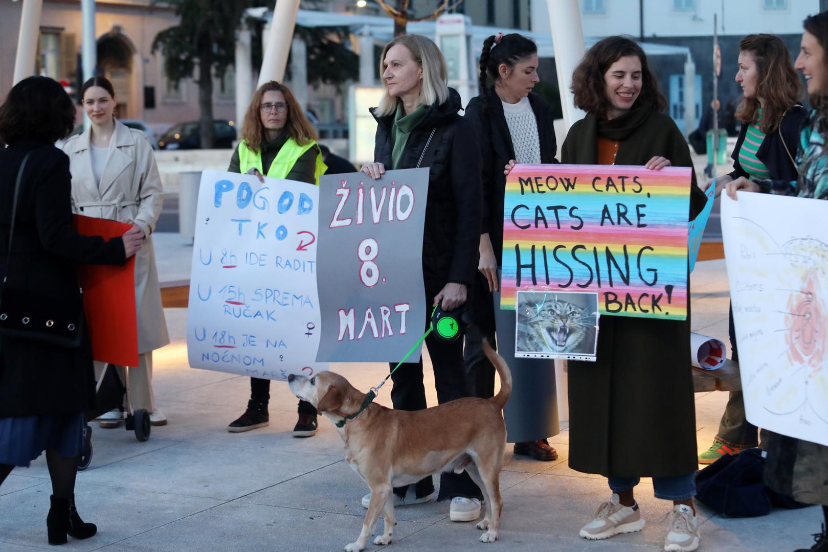 08.03.2024., Sibenik - Na Medjunarodni dan zena organizatori sibenske udruge mladih i KU Fotopoetika okupili su se na zajednicko obiljezavanje 8. marta na Trgu Poljana. Svoje vidjenje Medjunarodnog praznika Dana zena opisali su na  transparentima. Medju mnostvom zena nasao se i jedan muskarac koji se ne slaze sa njihovim i to je izrazio natpisom na transparentu. Photo: Dusko Jaramaz/PIXSELL