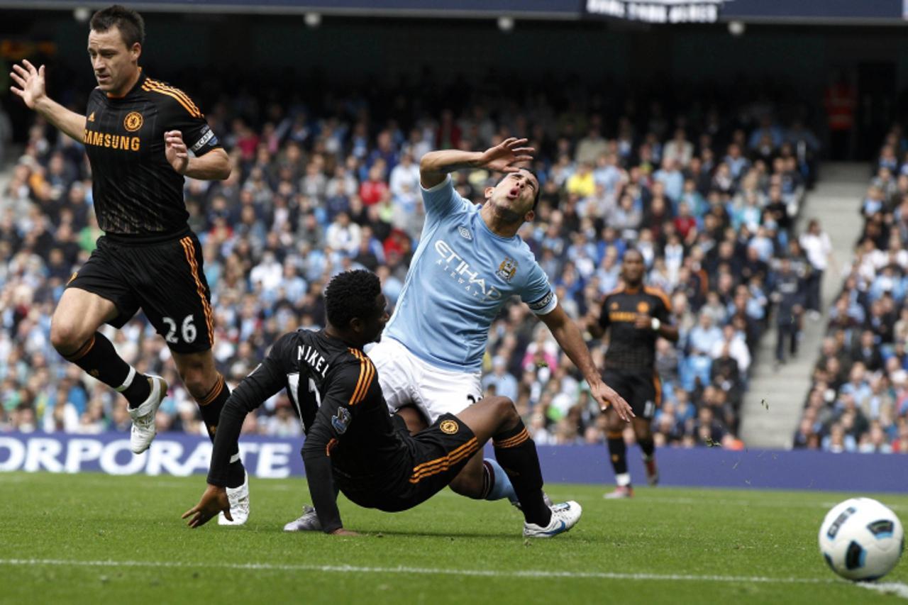 'Manchester City\'s Carlos Tevez (R) is challenged by Chelsea\'s Jon Obi Mikel (C) as John Terry (L) looks on during their English Premier League soccer match at the City of Manchester Stadium in Manc