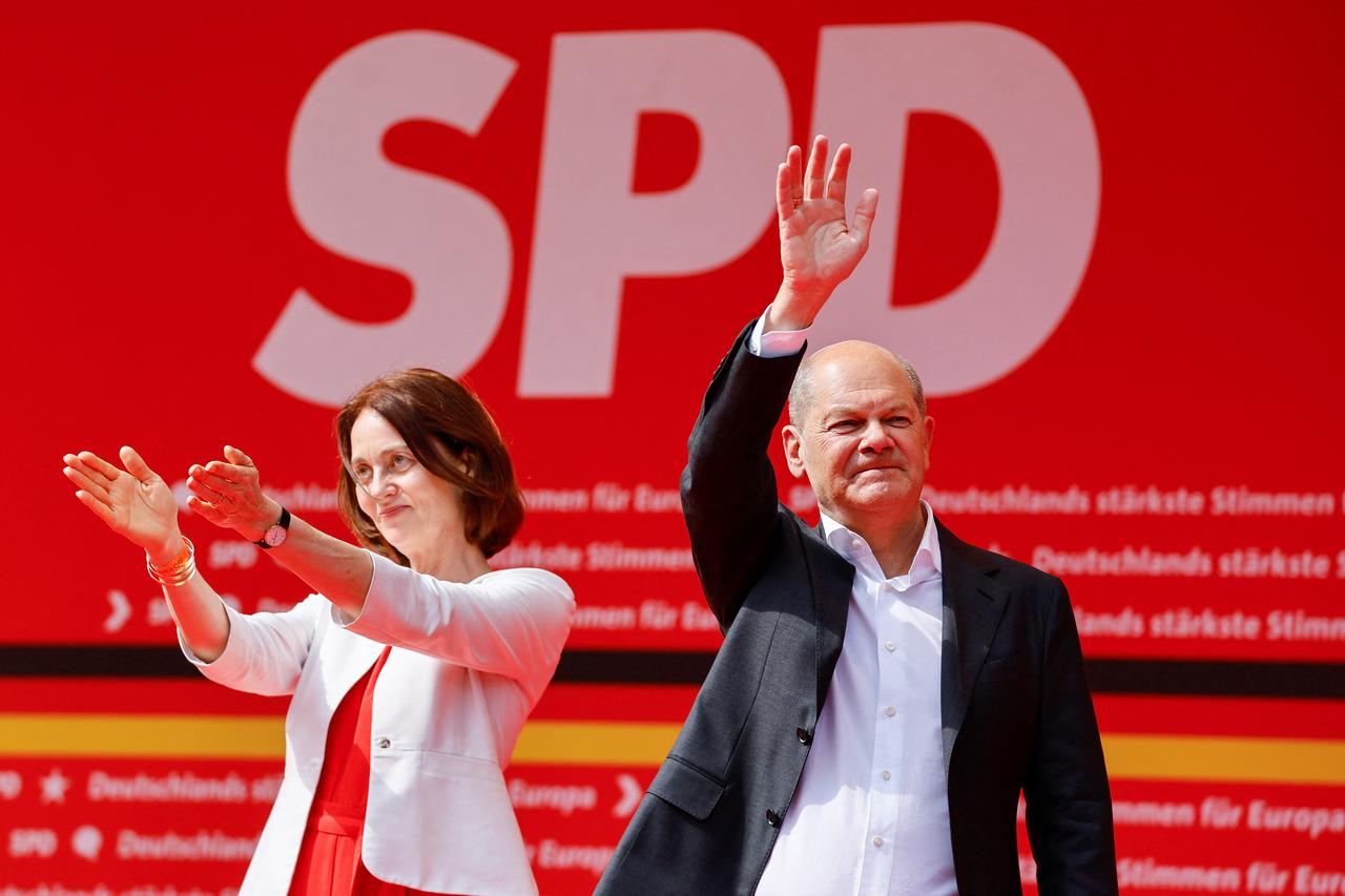 Germany's SPD finish their European election campaign in Duisburg