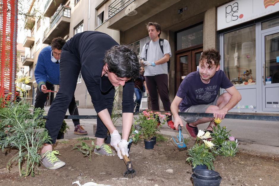 Zagreb: Kao podrška Martini Živković građani sadili vrt na javnoj površini