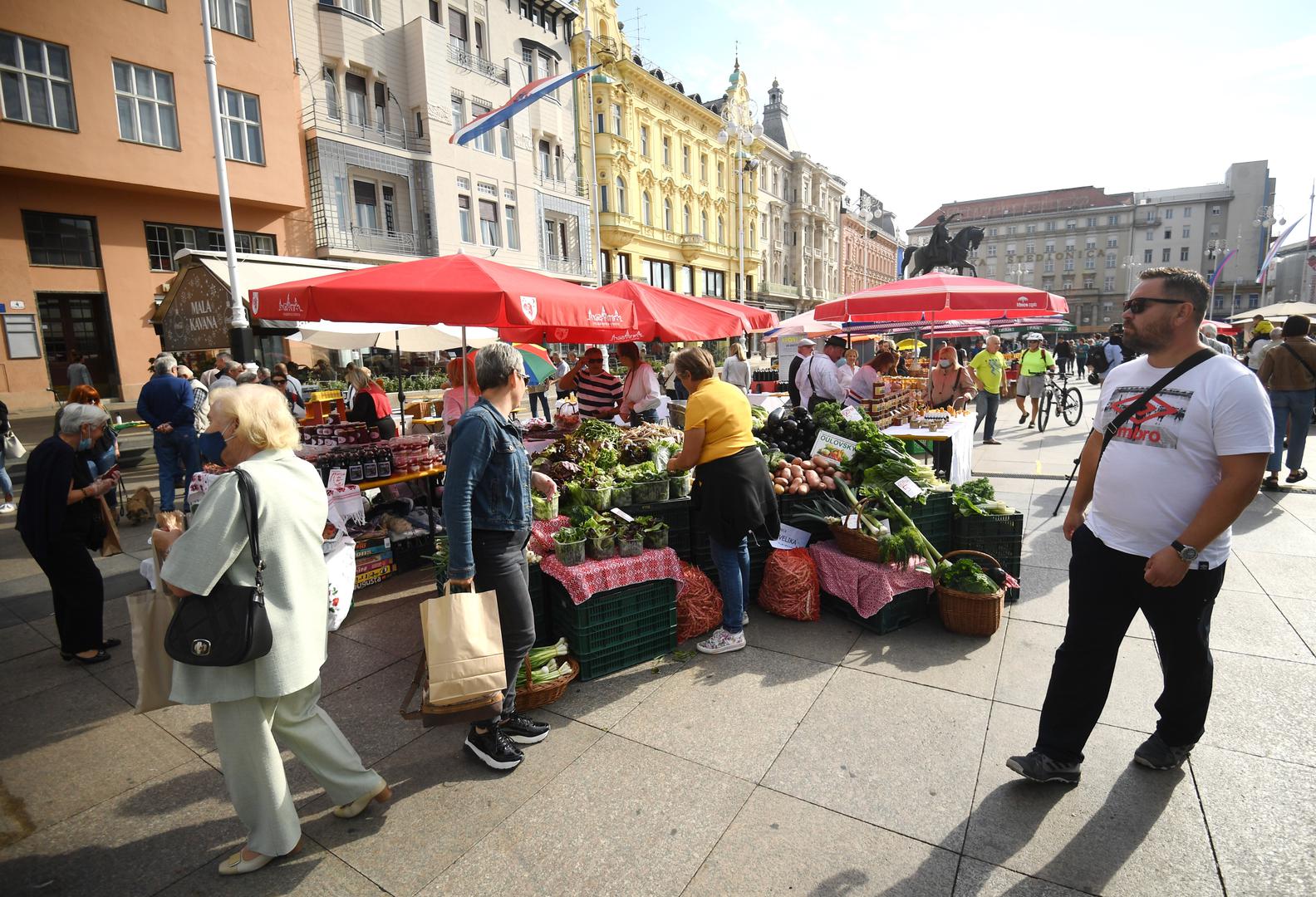 20.09.2020., Zagreb - Udruga hrvatskih trznica devetu godinu zaredom organizira na sredisnjem trgu u Zagrebu manifestaciju pod nazivom Dani hrvatskih trznica s ciljem promocije domaćih proizvoda koji se nude na trznicama diljem Hrvatske. 
Photo: Marko Lukunic/PIXSELL