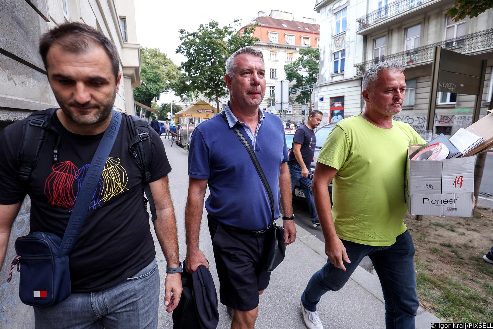 27.08.2022., Zagreb - Pretres ureda odvjetnika Josipa Surjaka u Boskovicevoj ulici. Josip Surjak uhicen je u akciji policije i USKOK-a zbog sumnje u malverzacije u kojima je INA ostecena za vise od 100 milijuna kuna.  Photo: Igor Kralj/PIXSELL