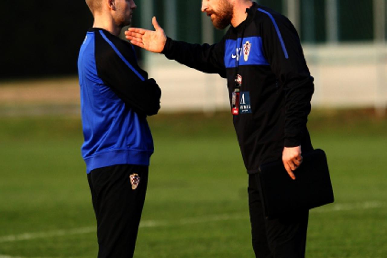 '21.03.2011.,Brezice, Hrvatska nogometna reprezentacija odrzala je u Brezicama trening uoci kvalifikacijske utakmice za prvenstvo Evrope sa Gruzijom. Mladen Petric, Slaven Bilic Photo: Zeljko Hladika/