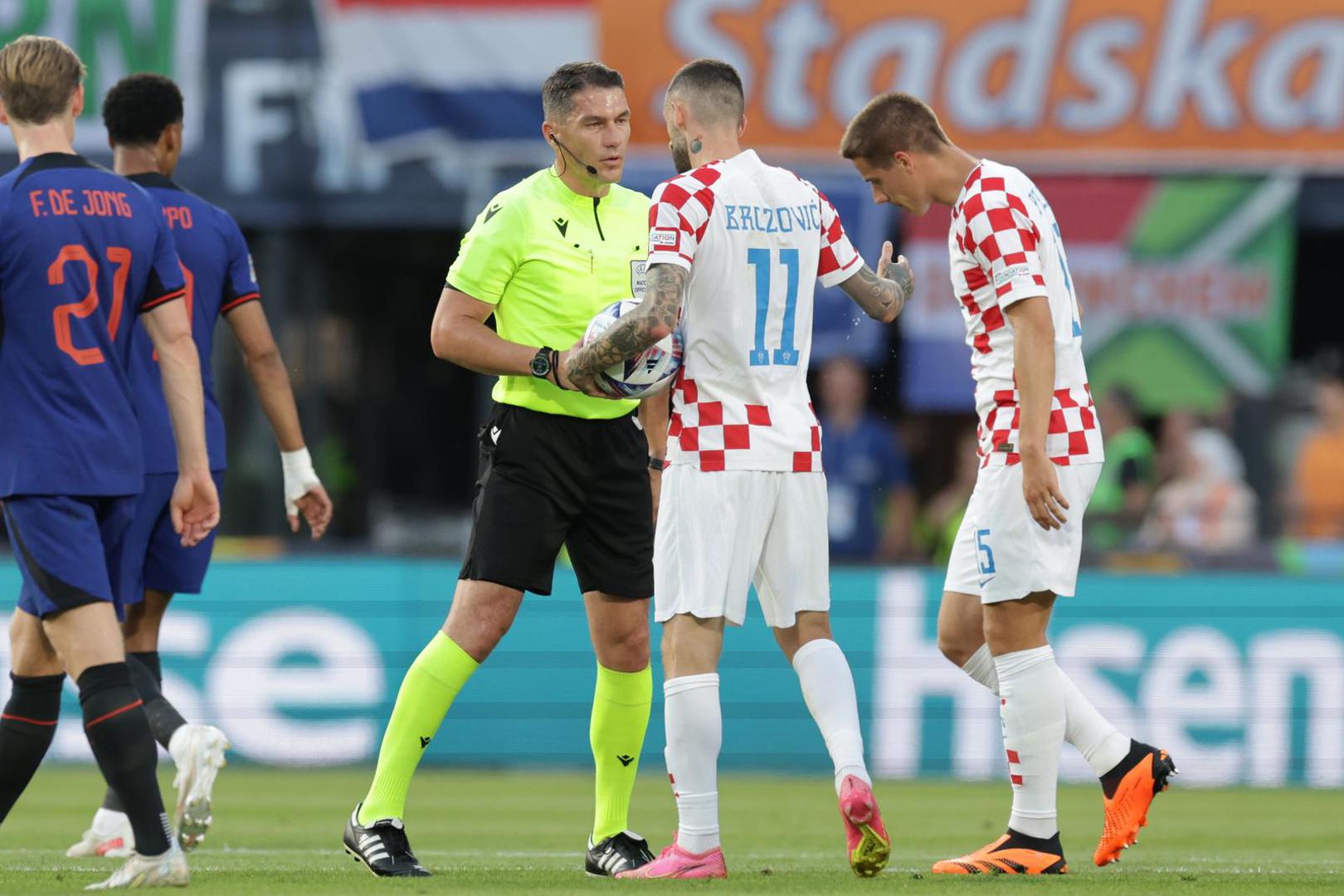 14.06.2023., stadion Feyenoord "De Kuip", Rotterdam, Nizozemska - UEFA Liga Nacija, polufinale, Nizozemska - Hrvatska. sudac Istvan Kovacs, Marcelo Brozovic Photo: Luka Stanzl/PIXSELL