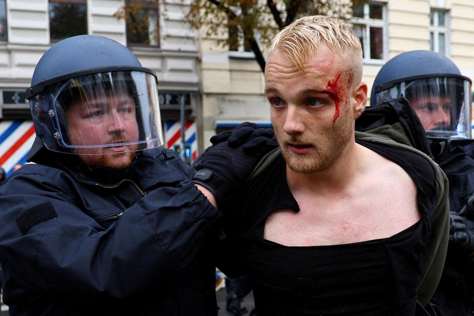 A man is detained during a Pro-Palestinian protest during the ongoing conflict between Israel and the Palestinian Islamist group Hamas, in Berlin, Germany, October 13, 2023. REUTERS/Fabrizio Bensch  REFILE - CORRECTING INFORMATION FROM "A PRO-PALESTINIAN DEMONSTRATOR IS DETAINED" TO "A MAN IS DETAINED DURING A PRO-PALESTINIAN PROTEST"  Photo: Fabrizio Bensch/REUTERS