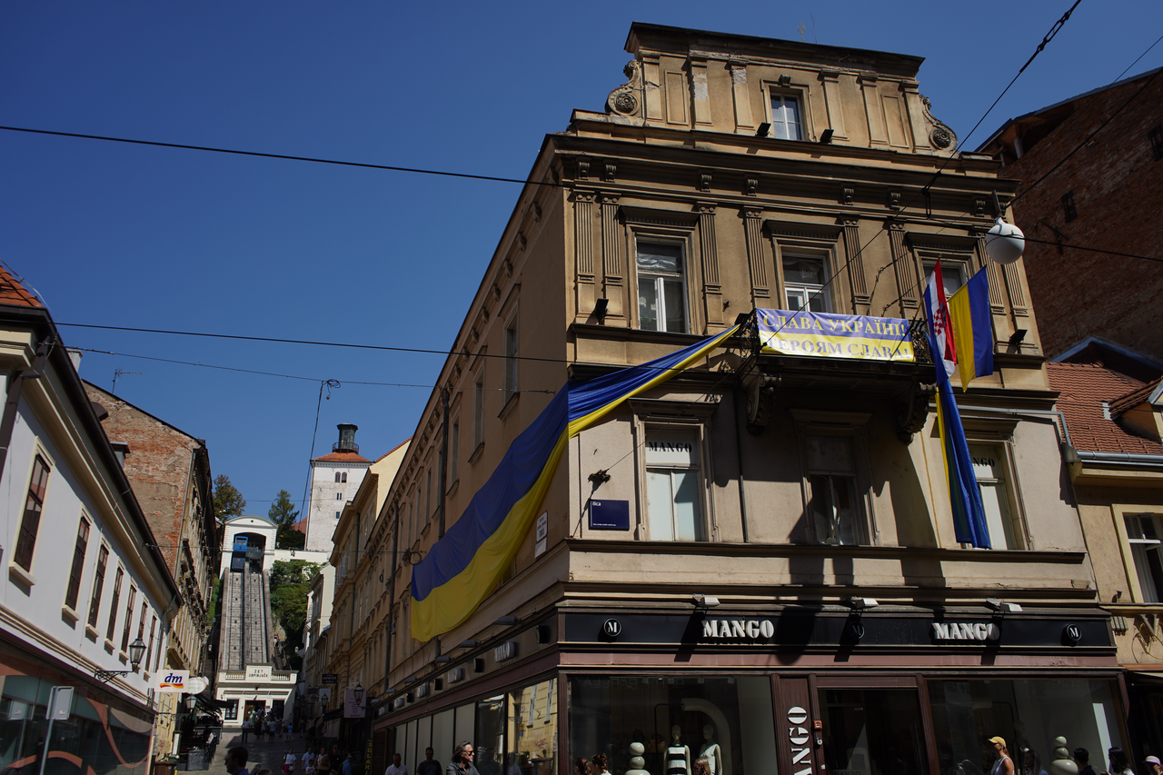 Zagreb: U centru postavljena ukrajinska zastava povodom Dana neovisnosti